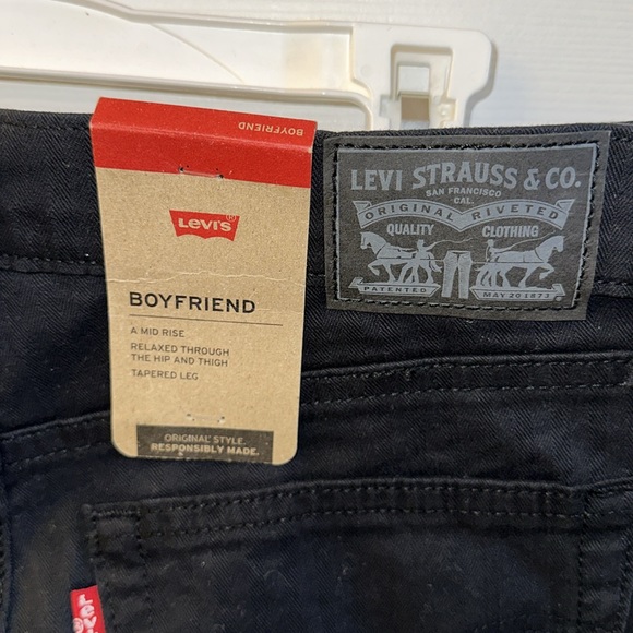 NWT Levi’s boyfriend jeans - Picture 5 of 5